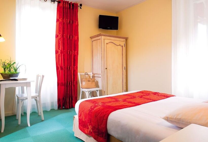 호텔 Logis Hôtel Restaurant Les Cèdres