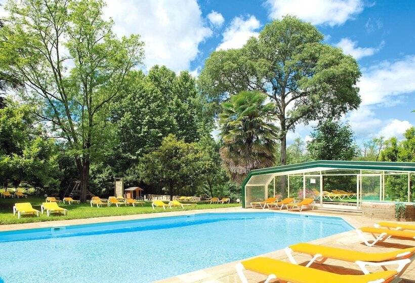 호텔 Logis Hôtel Restaurant Les Cèdres