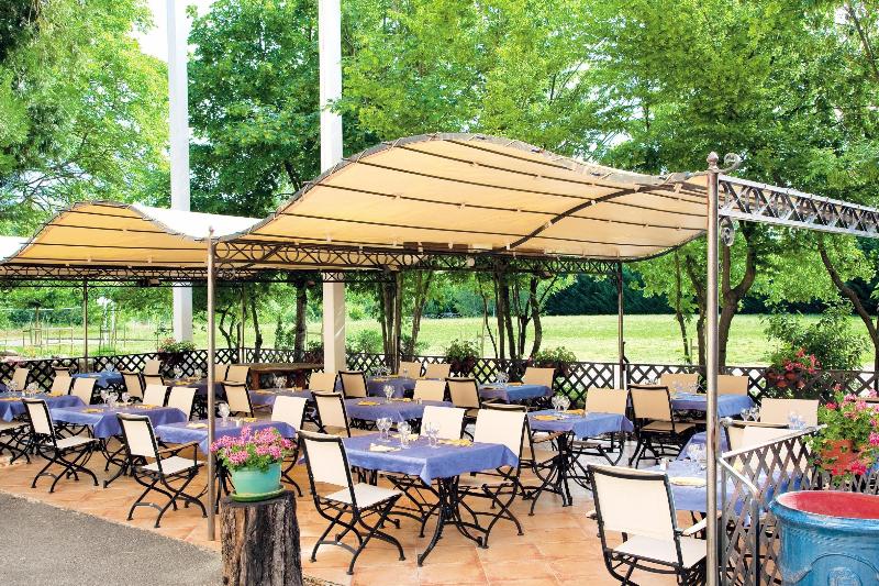 호텔 Logis Hôtel Restaurant Les Cèdres