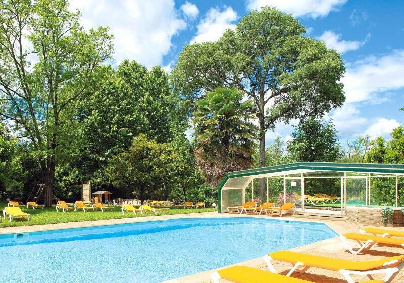 호텔 Logis Hôtel Restaurant Les Cèdres