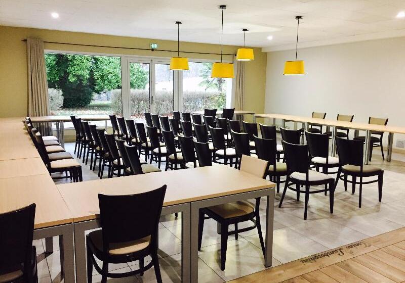 호텔 Logis Hôtel Restaurant Les Cèdres