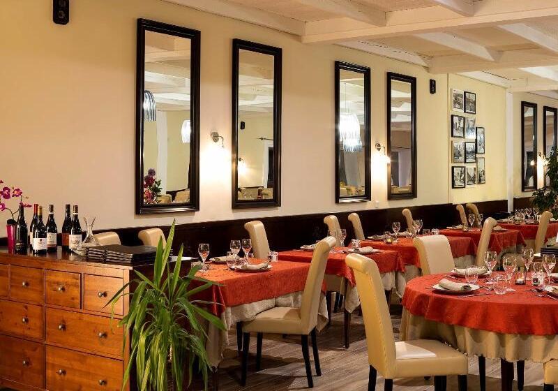 호텔 Logis Hôtel Restaurant Les Cèdres