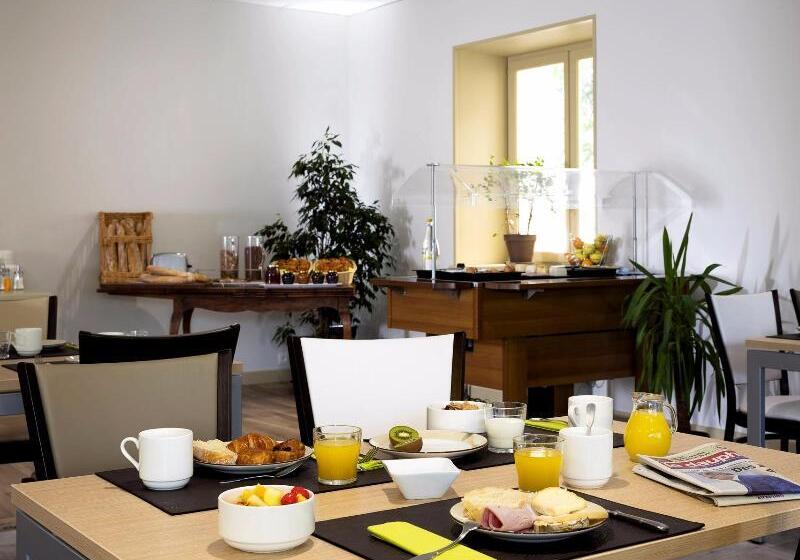 호텔 Logis Hôtel Restaurant Les Cèdres