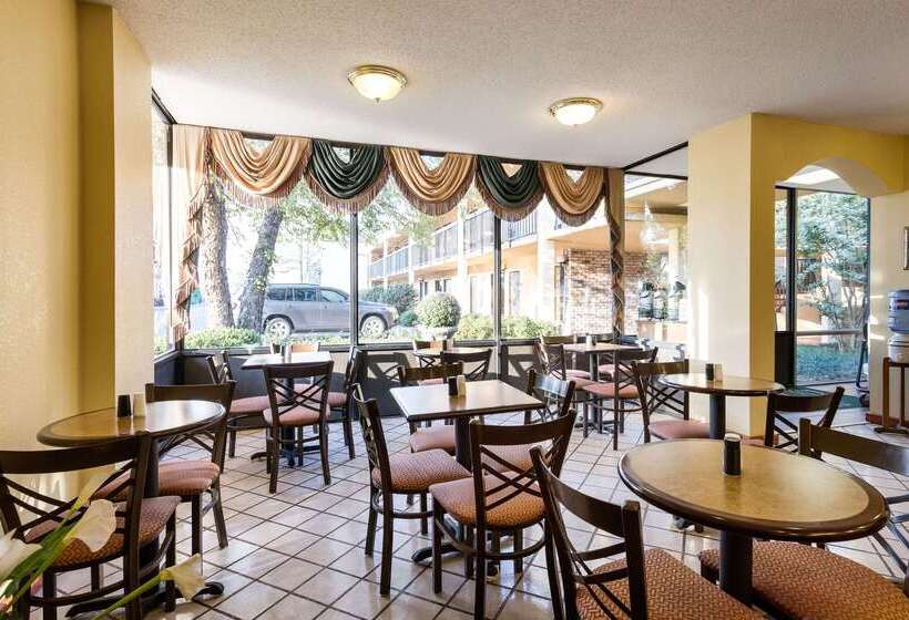 فندق Quality Inn