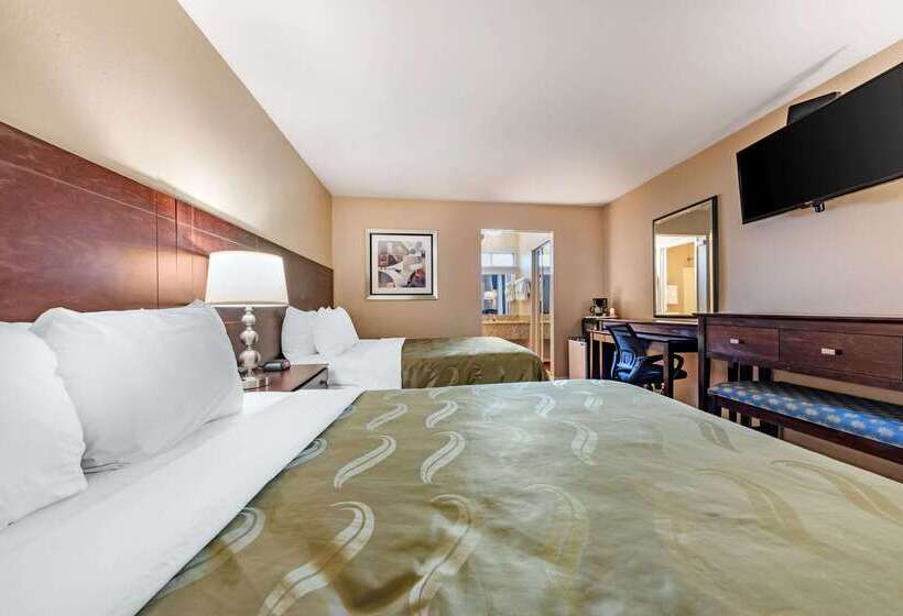 فندق Scottish Fairway Inn