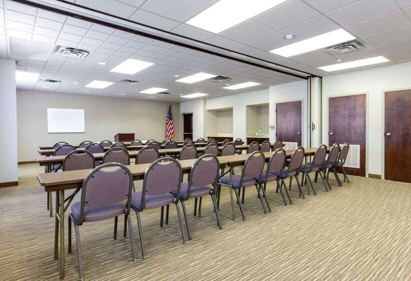 فندق Quality Inn & Suites Mountain Home North