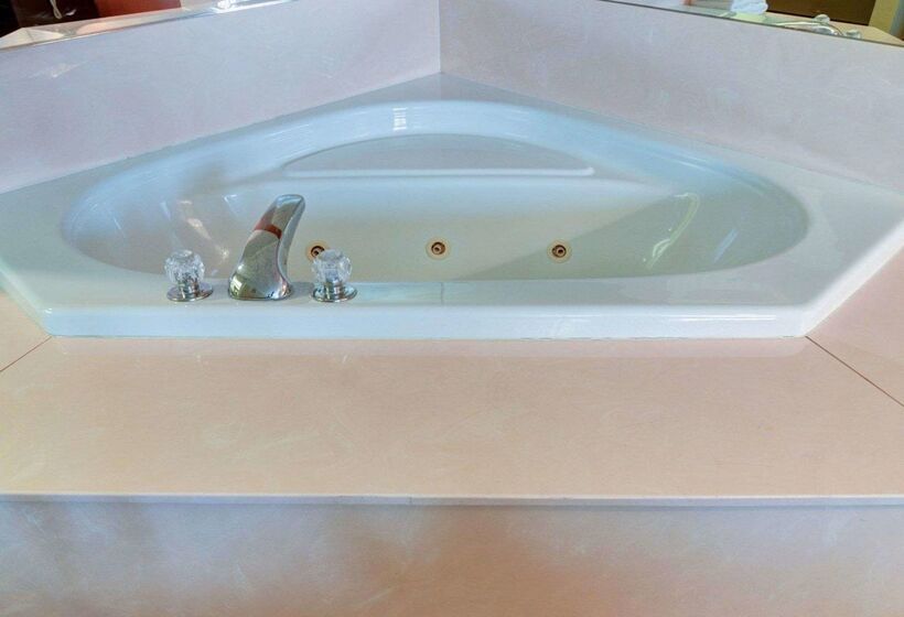 فندق Quality Inn & Suites Pine Bluff