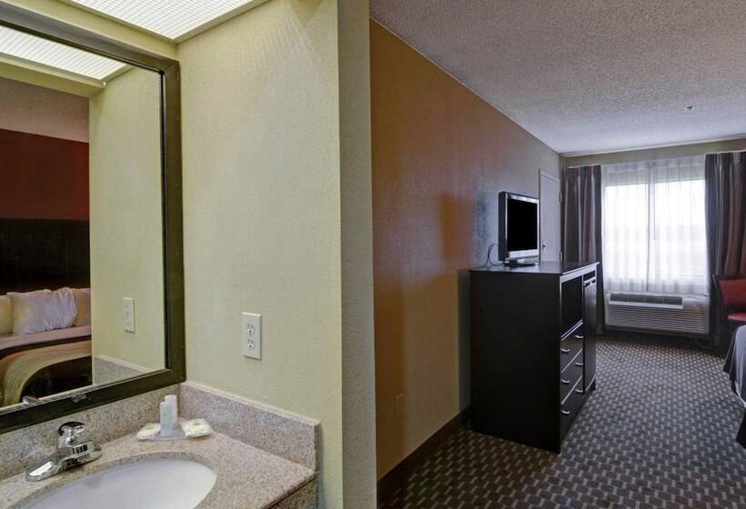 فندق Quality Inn & Suites Pine Bluff