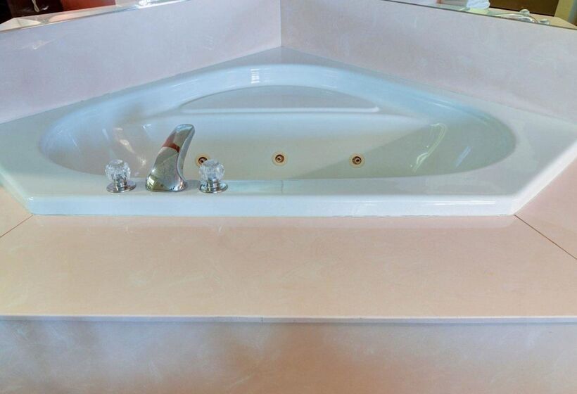 فندق Quality Inn & Suites Pine Bluff