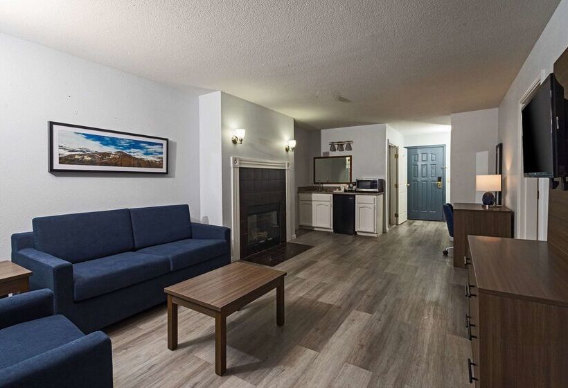 Отель Quality Inn & Suites Tulare