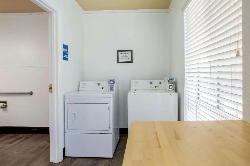 Отель Quality Inn & Suites Tulare