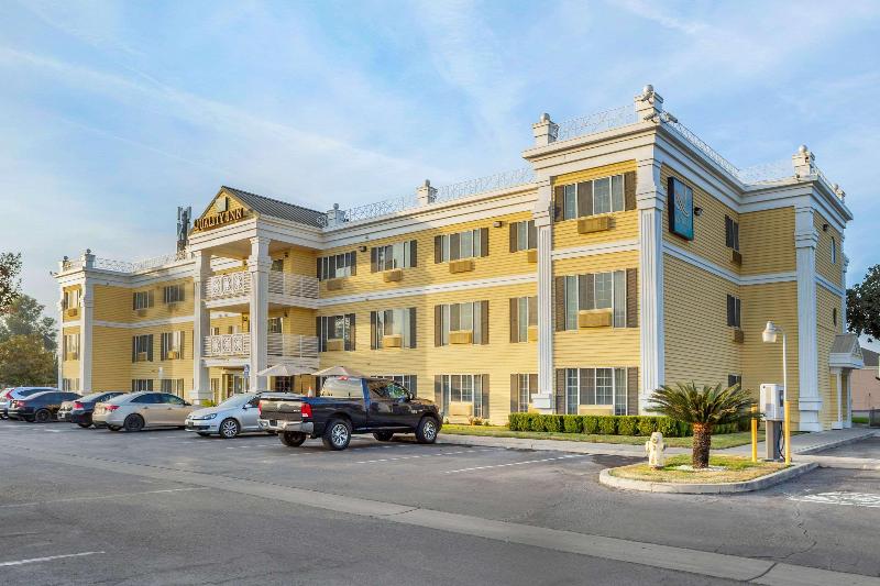 Отель Quality Inn & Suites Tulare