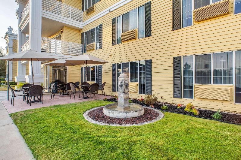 Отель Quality Inn & Suites Tulare