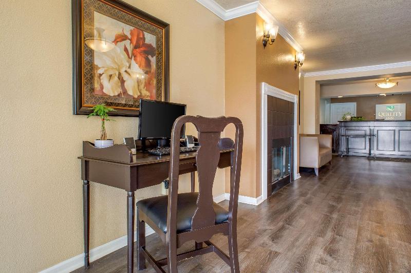 Отель Quality Inn & Suites Tulare