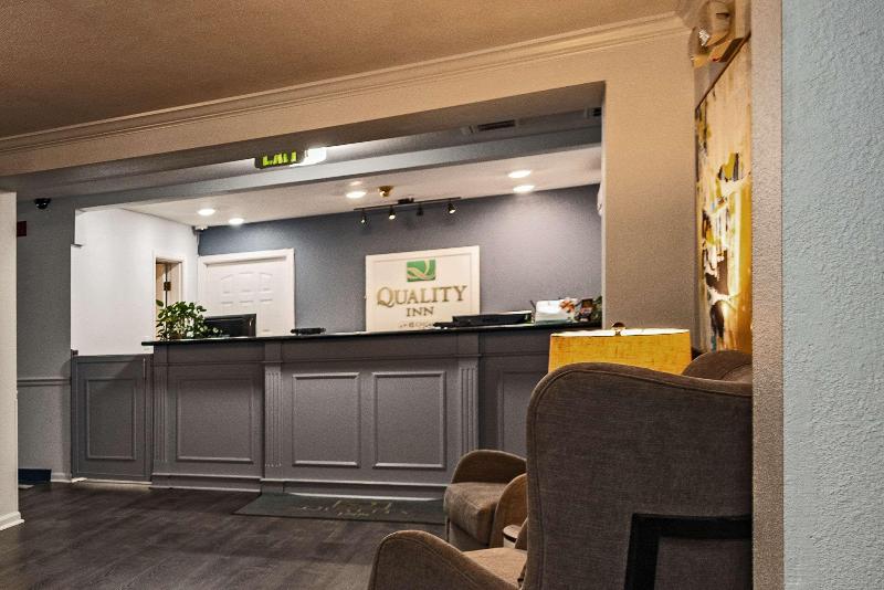 Отель Quality Inn & Suites Tulare