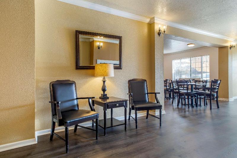 Отель Quality Inn & Suites Tulare