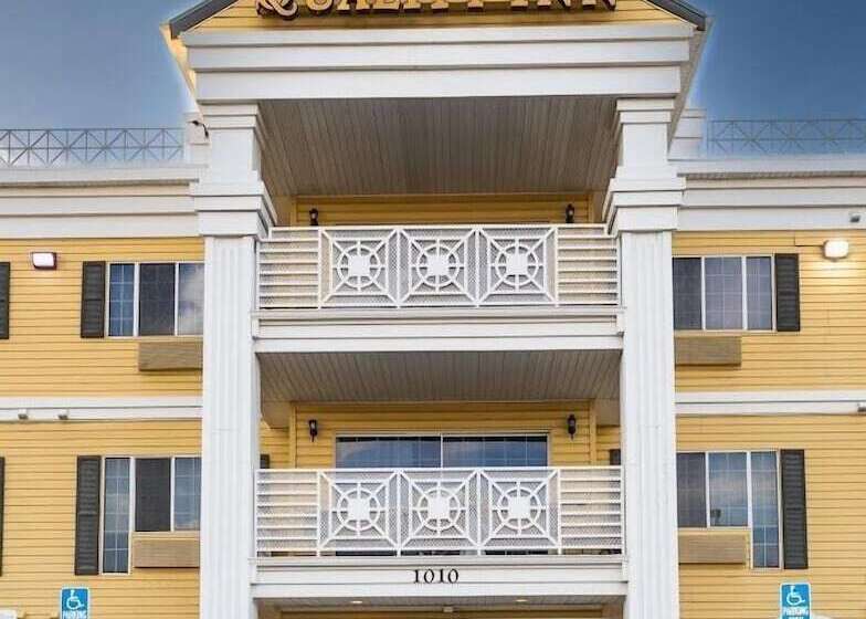 Отель Quality Inn & Suites Tulare