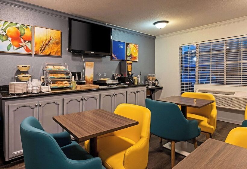 Отель Quality Inn & Suites Tulare