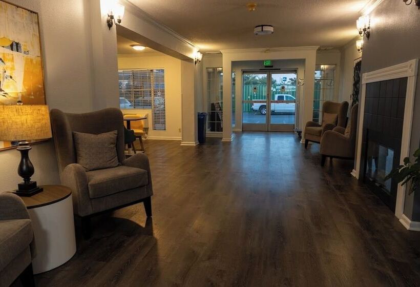 Отель Quality Inn & Suites Tulare