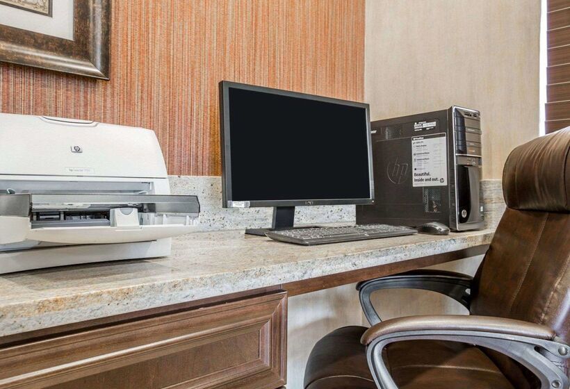 فندق Quality Inn & Suites Woodland  Sacramento Airport