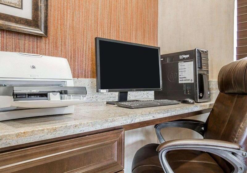 فندق Quality Inn & Suites Woodland  Sacramento Airport