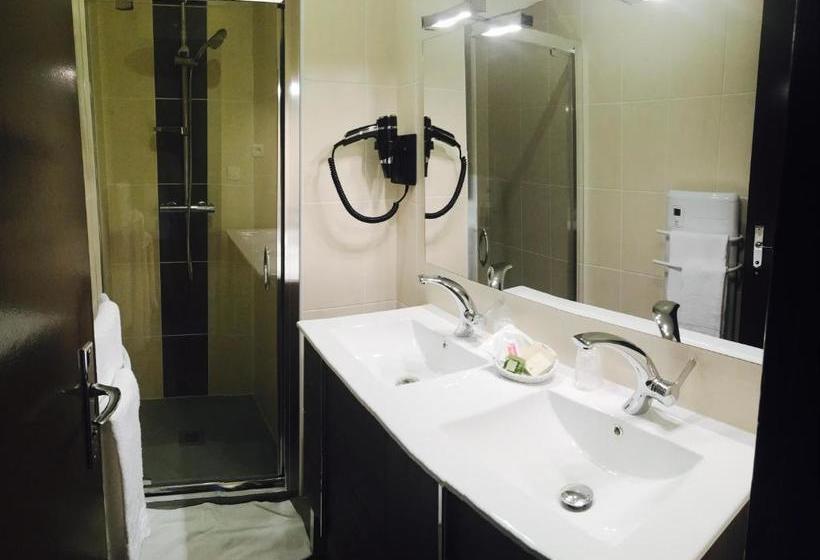 فندق Logis Le Relais De La Voie Sacrée