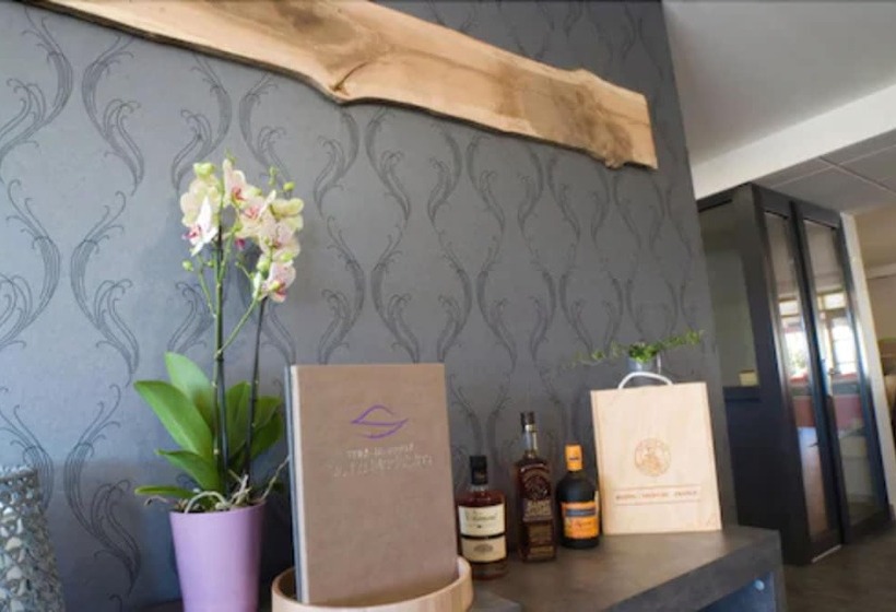 Logis Hotel Restaurant De La Madeleine