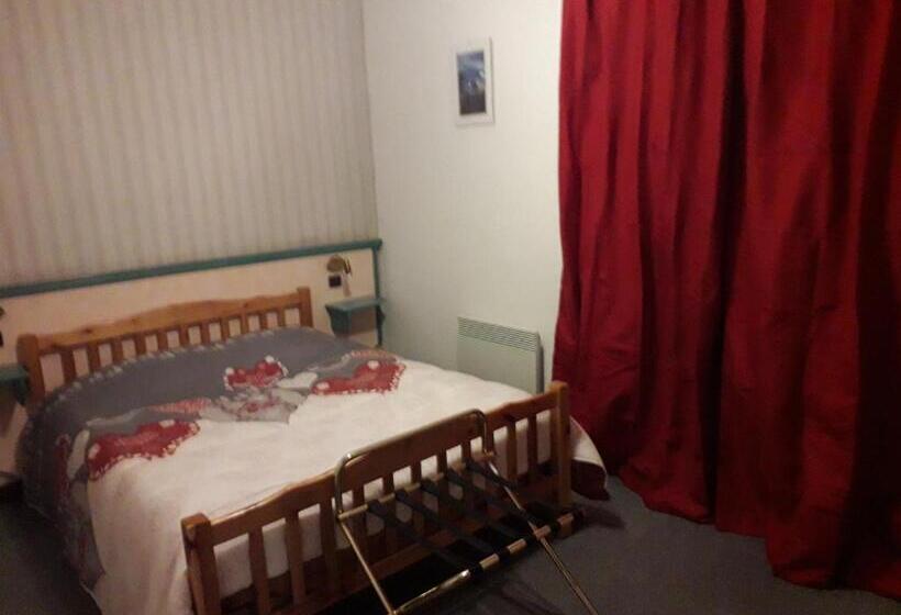 Отель Restaurant Le Traineau