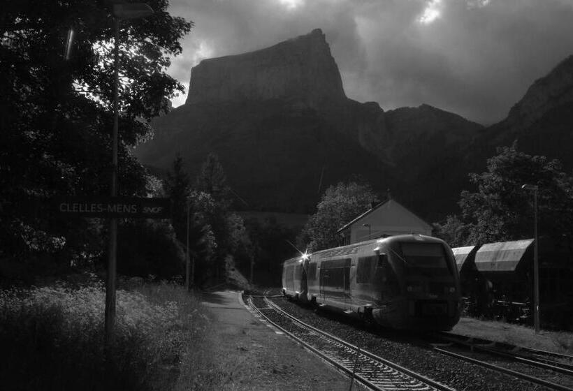 Отель Restaurant Le Traineau