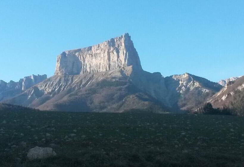Отель Restaurant Le Traineau