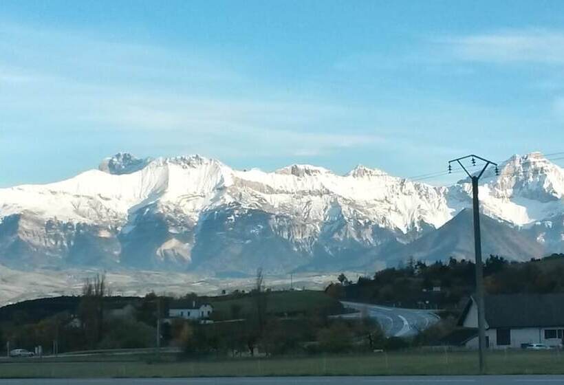 Отель Restaurant Le Traineau