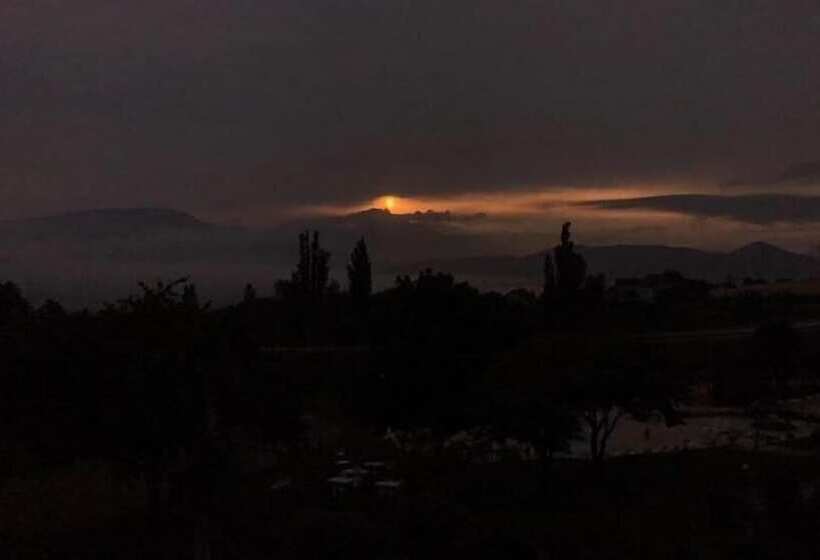 Отель Restaurant Le Traineau