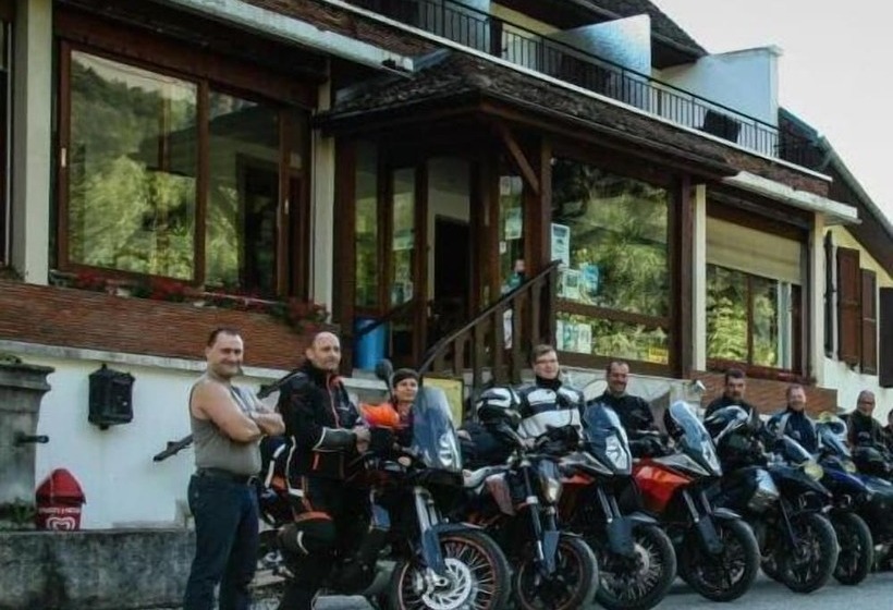 Отель Restaurant Le Traineau