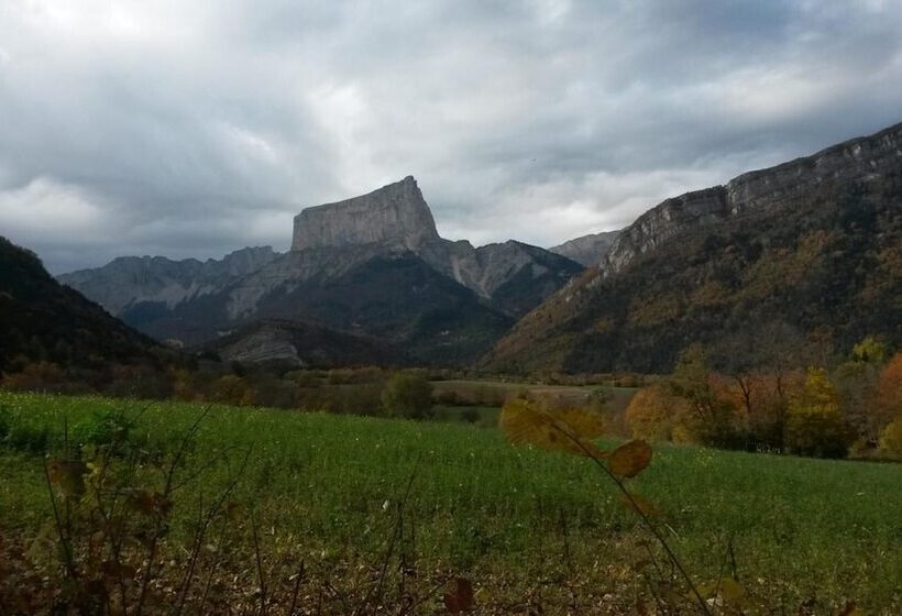 Отель Restaurant Le Traineau