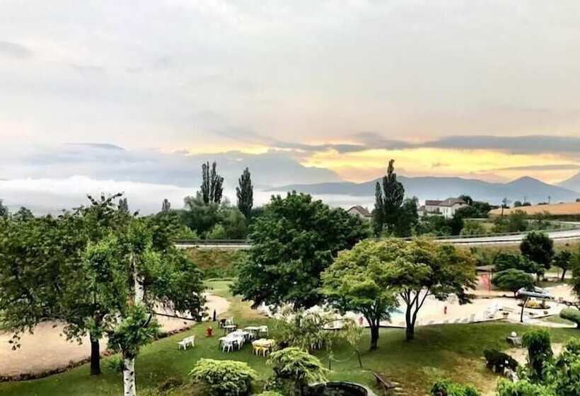 Отель Restaurant Le Traineau