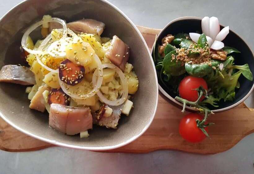 Отель Restaurant Le Traineau