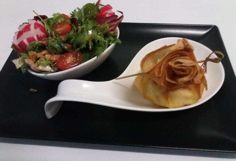 Отель Restaurant Le Traineau