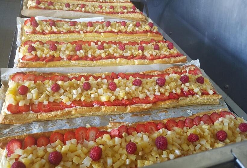 Отель Restaurant Le Traineau