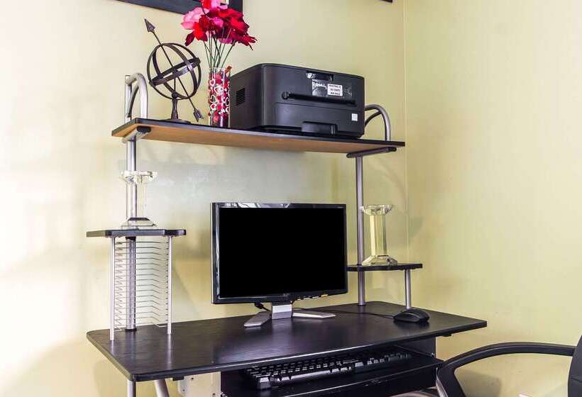 فندق Rodeway Inn & Suites