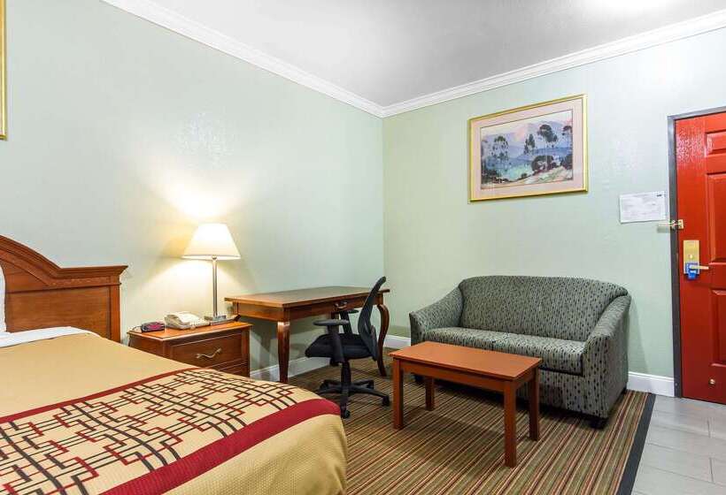 فندق Rodeway Inn & Suites