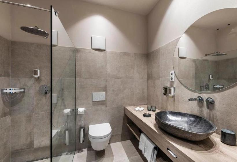 בית מלון כפרי Schenna Resort