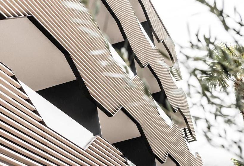 בית מלון כפרי Schenna Resort