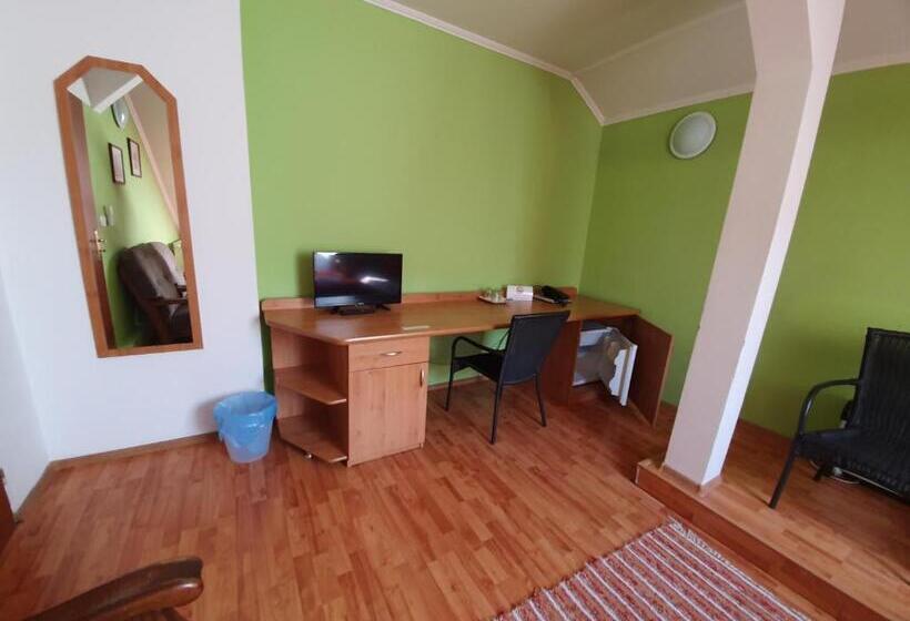 فندق Senica, Garni