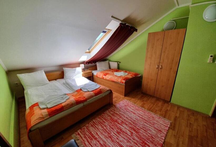 فندق Senica, Garni