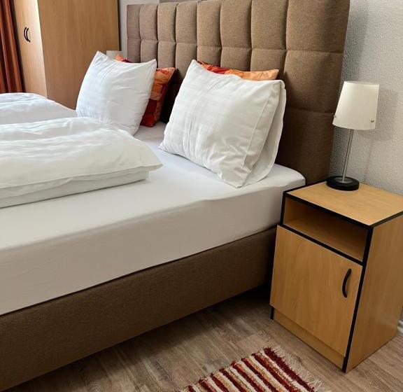 فندق Senica, Garni