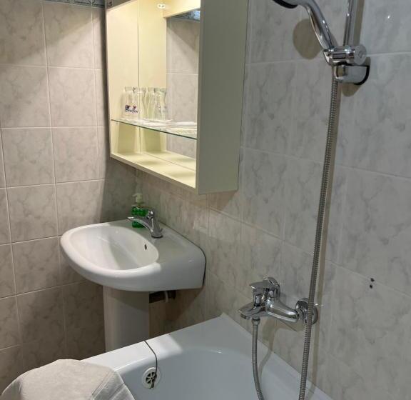 فندق Senica, Garni