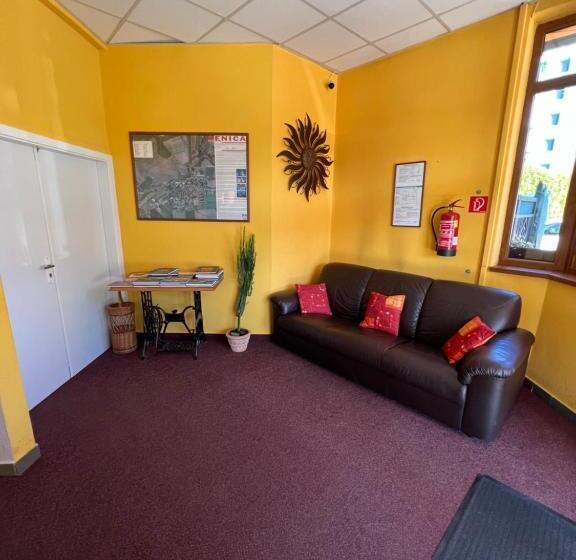 فندق Senica, Garni