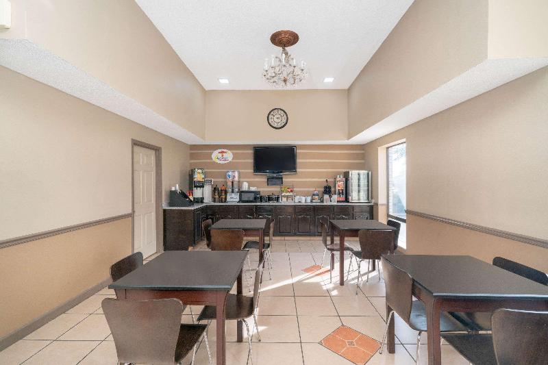 هتل Super 8 By Wyndham North Little Rock/mccain