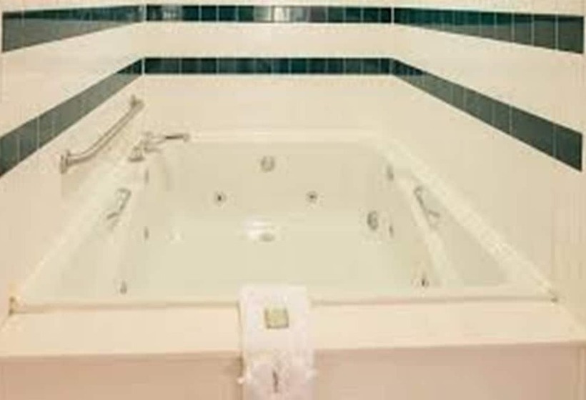 هتل Super 8 By Wyndham North Little Rock/mccain