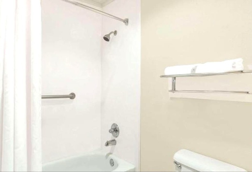 هتل Super 8 By Wyndham North Little Rock/mccain